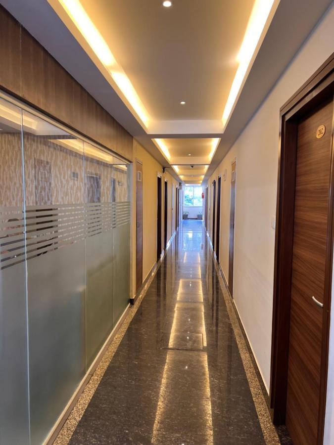 Royal Indraprastha The Hotel Bangalore Exterior foto